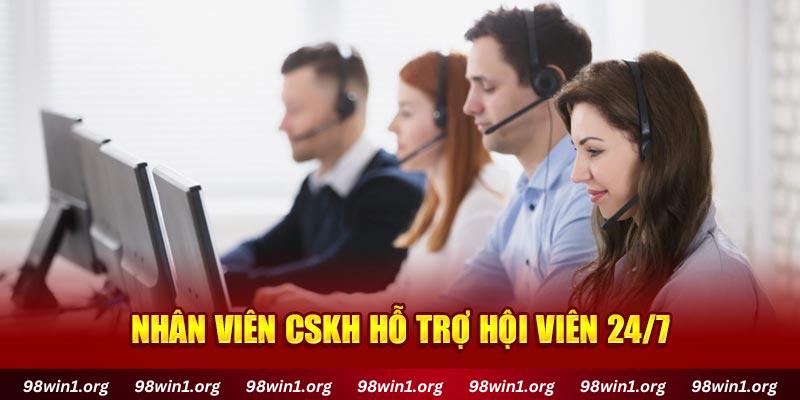 Nhân viên CSKH hỗ trợ hội viên 24/7